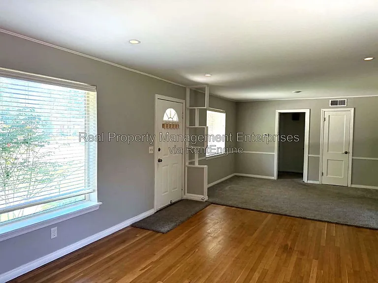 2301 N Warren Ave — Photo 9