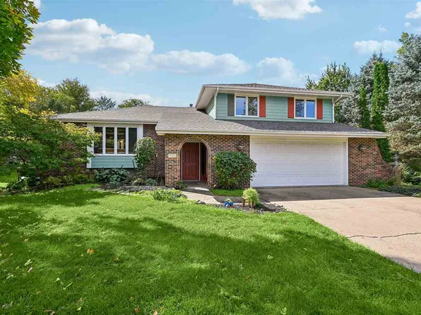 2129 Slagle Cir, Iowa City, IA 52246
