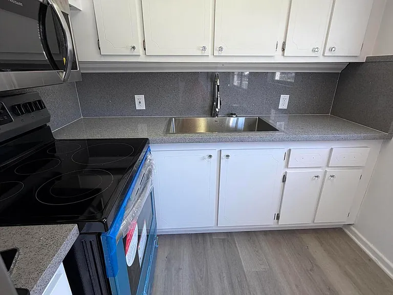 266 Brighton Dr E #G — Photo 5