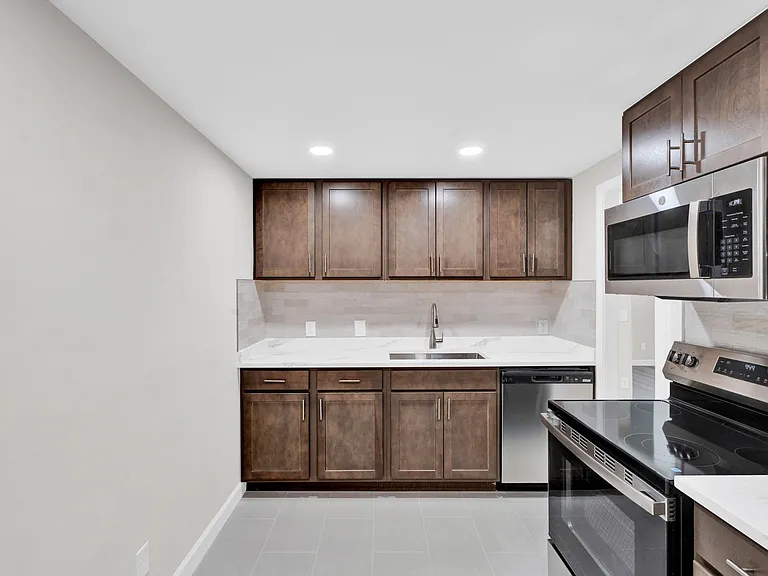 Heathmore Villas Apartments — Photo 29