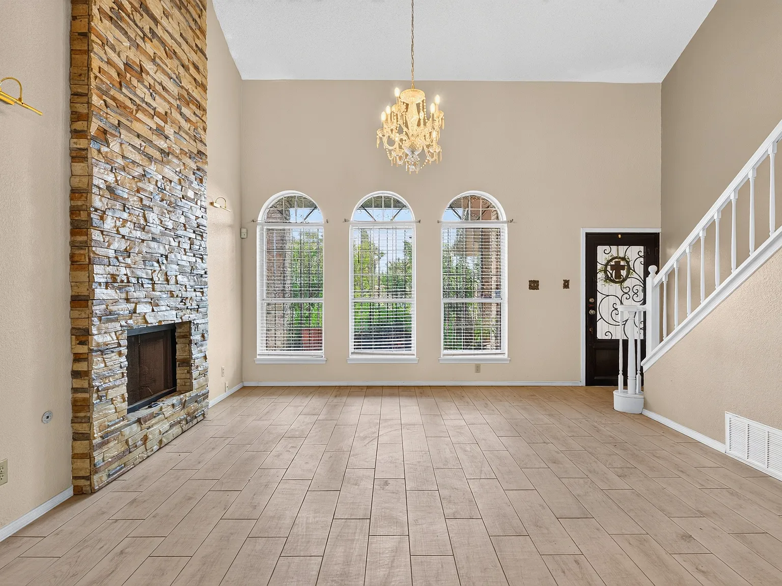 3 bed, 2.5 bath, 1550 sqft, $1,850 — Photo 2