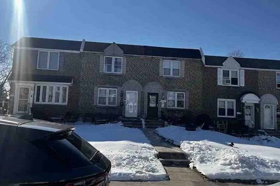 1070 Stratford Rd photo 1