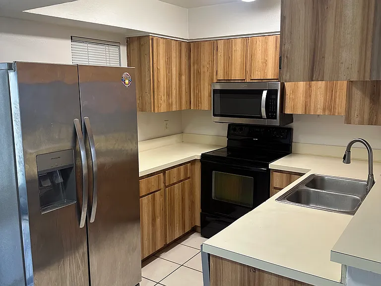 377 Market Sq E — Photo 3