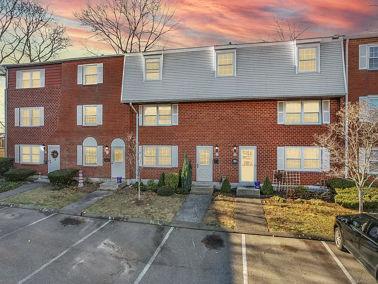 64 Savin Park — Photo 1