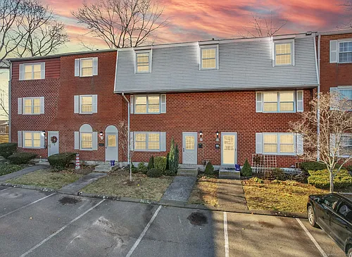 64 Savin Park Photo 1