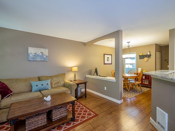 5th image of 18505 SE Newport Way Unit B108