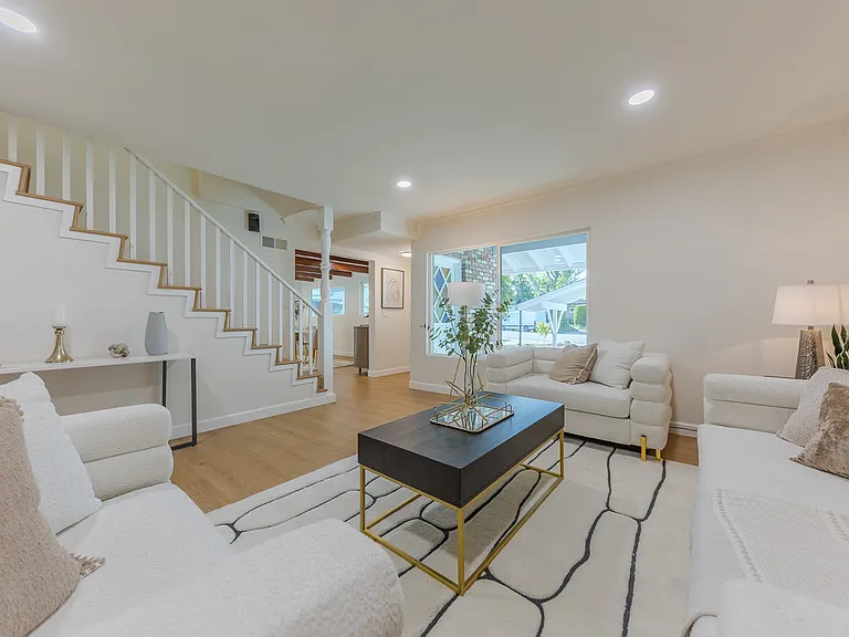 714 Genoa St — Photo 5