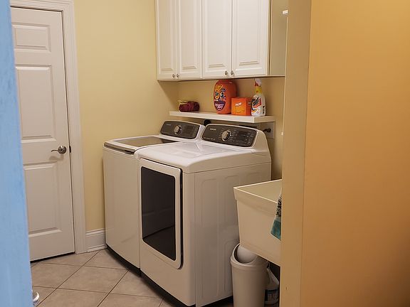 5th image of 205 Jenna Dr NE