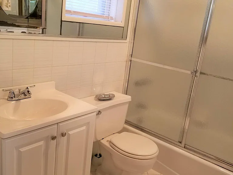 106 Monroe Blvd — Photo 22