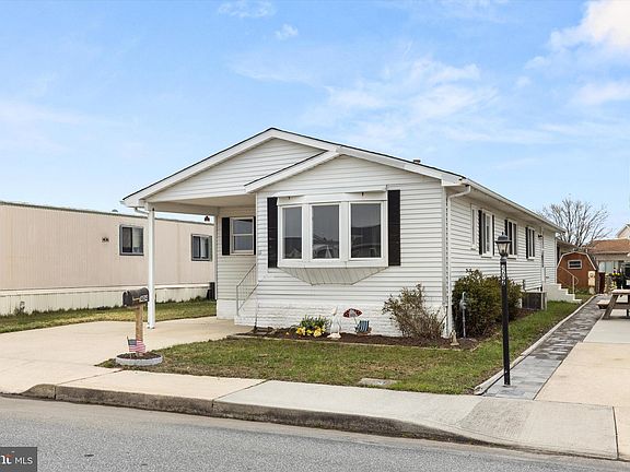 3rd image of 404 Yawl Dr