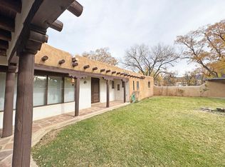 315 Theodora St, Taos, NM 87571