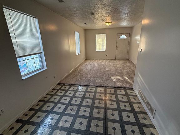 3rd image of 524 Burlington Rd