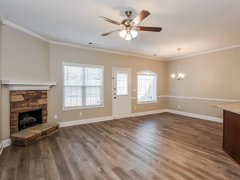 242 Derby Ct — Photo 6