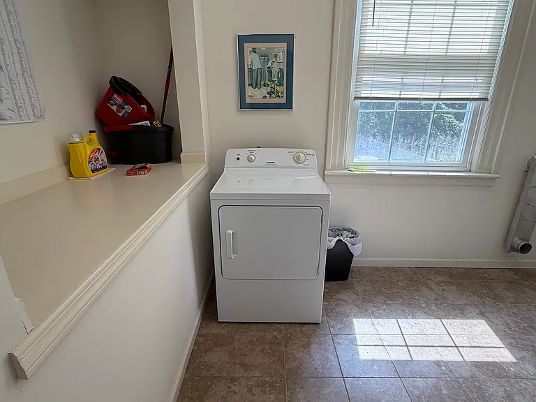 551 Irving Ave #A-B — Photo 11