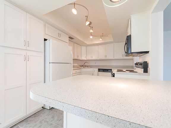 3rd image of 685 Atlantic Dr