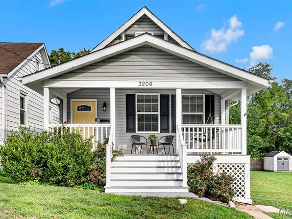 3206 Byron Pl, Saint Louis, MO 63143