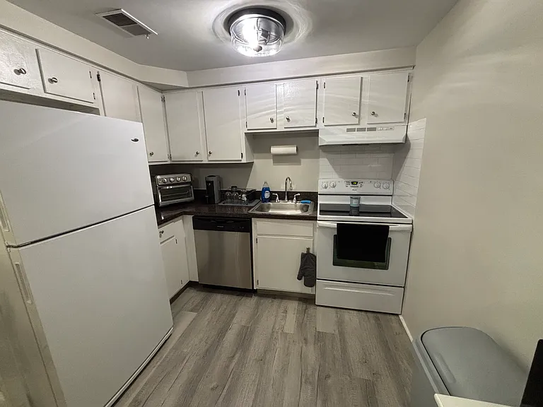 770 W Ferry St #24B — Photo 8