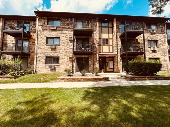 122 Klein Creek Ct #A, Carol Stream, IL 60188