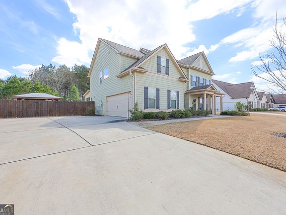 3rd image of 414 Lakeview Way