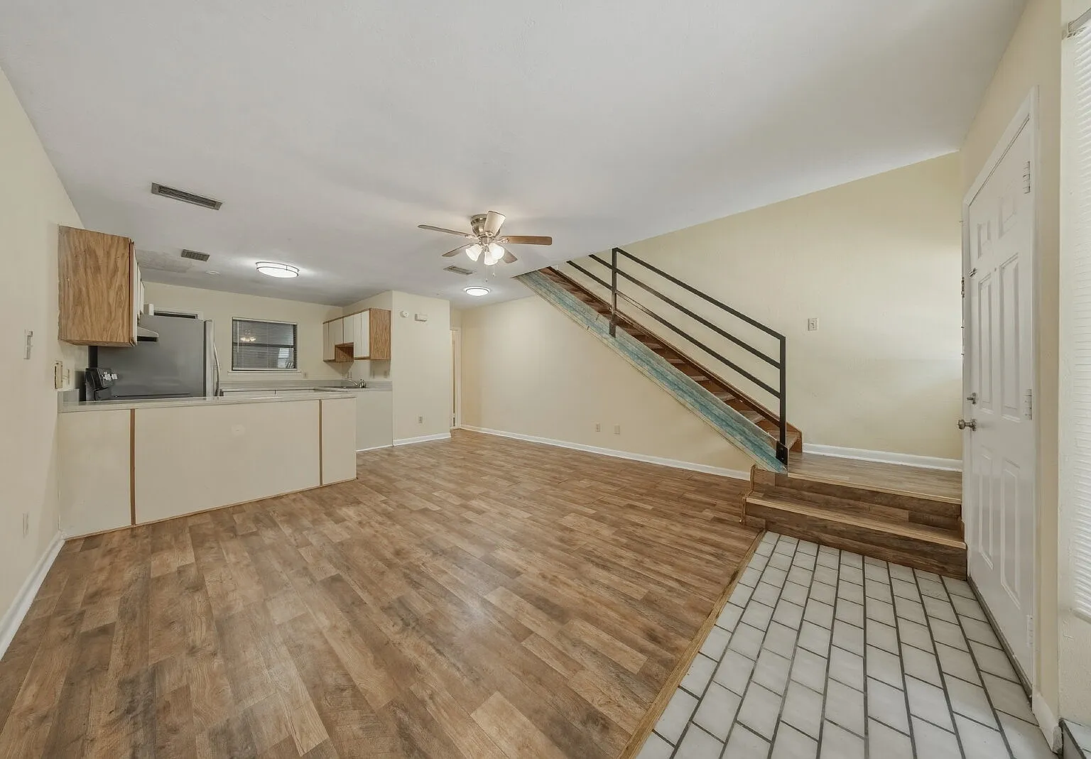 2 bed, 1.5 bath, 916 sqft, $1,249 — Photo 4