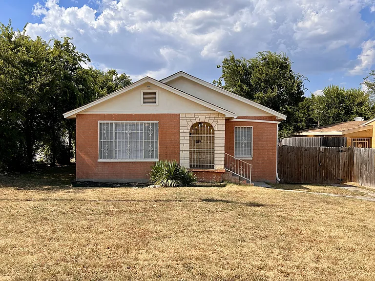 5638 Curzon Ave — Photo 3
