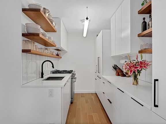 5th image of 165 W End Ave APT 26L