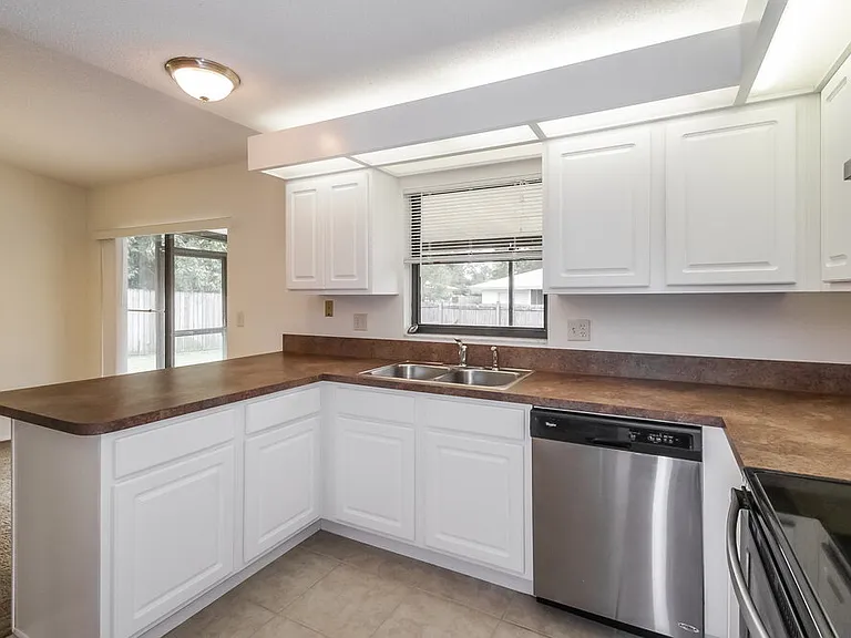 4249 Lancaster Dr — Photo 7