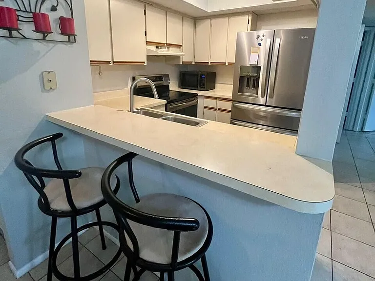 1537 SE Royal Green Cir #E-204 — Photo 4