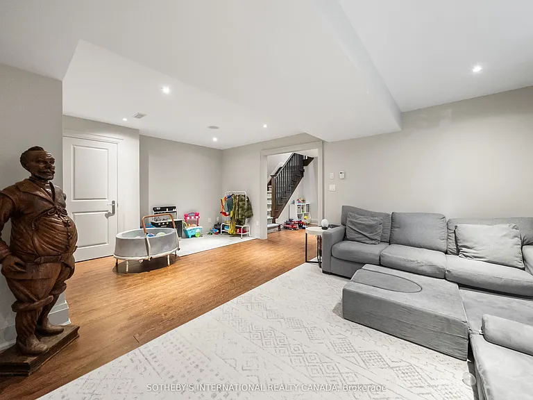 200 Donlea Dr — Photo 36