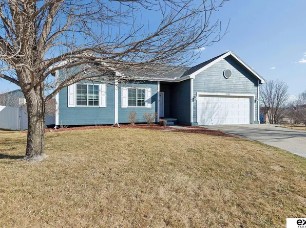 18708 Hayes Cir, Omaha, NE 68135