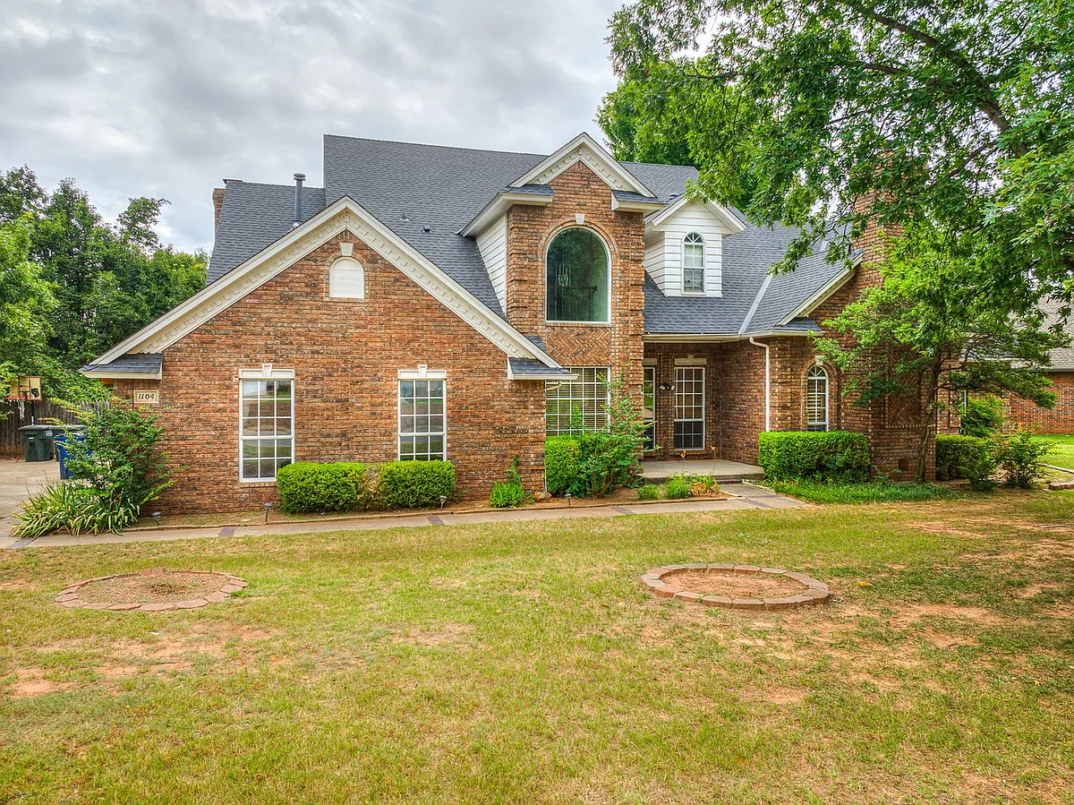 Building Photo - 1104 Fox Lake Ln