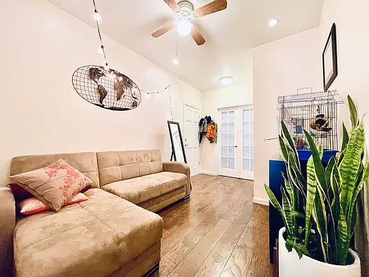 2nd image of 390 17th St #4