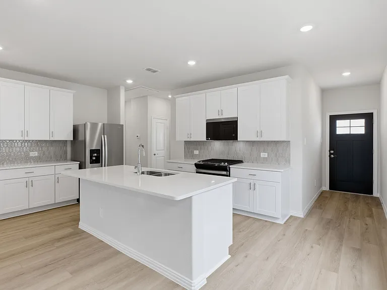 501 Green Gables Dr — Photo 3