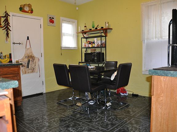 4th image of 1627 Kimball St