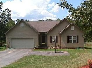 102 Larkspur Ln, Greenwood, SC 29649