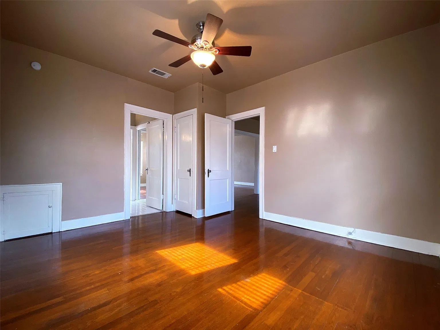 2 bed, 1.0 bath, 1089 sqft, $1,995 — Photo 4