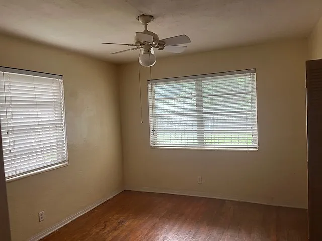 966 SW 10th St — Photo 3