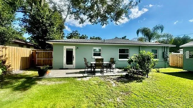 3 bed, 1.0 bath, 1104 sqft, $2,500 — Photo 2