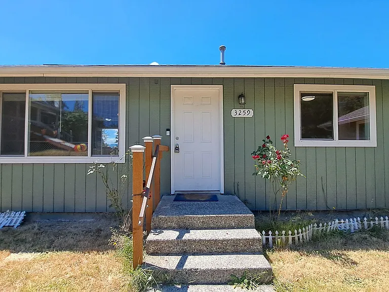 3259 Wright Ave — Photo 1
