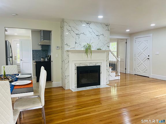 5th image of 985 Storrs Road