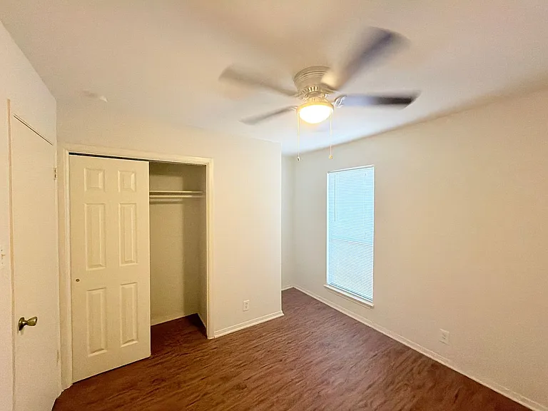 405 Parkhill Cv — Photo 24