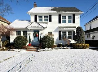 129 Pine St, Rockville Centre, NY 11570