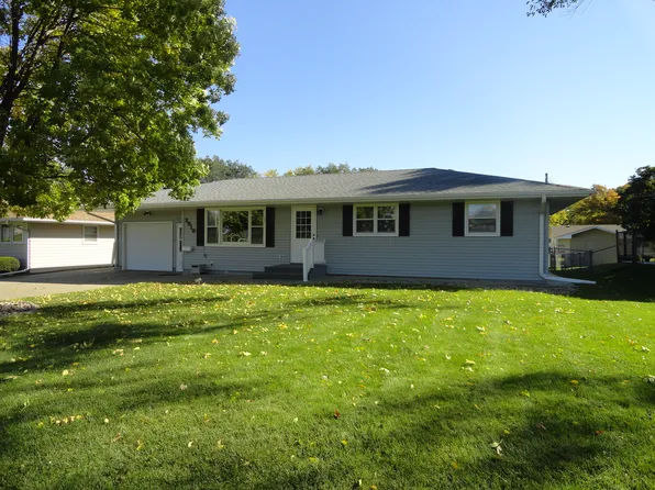 2010 Burleigh St, Yankton, SD 57078