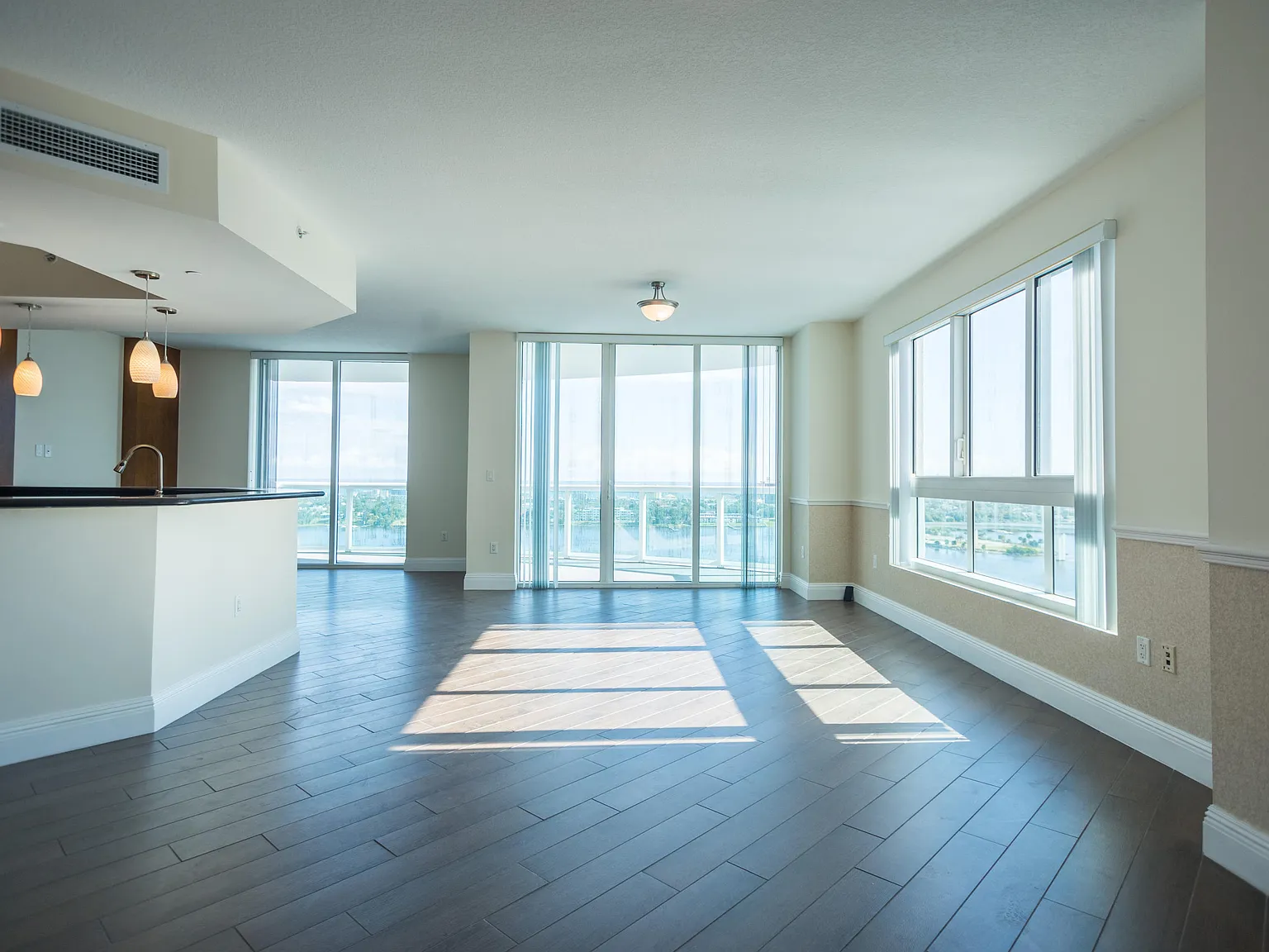 3 bed, 3.0 bath, 2239 sqft, $3,500 — Photo 4