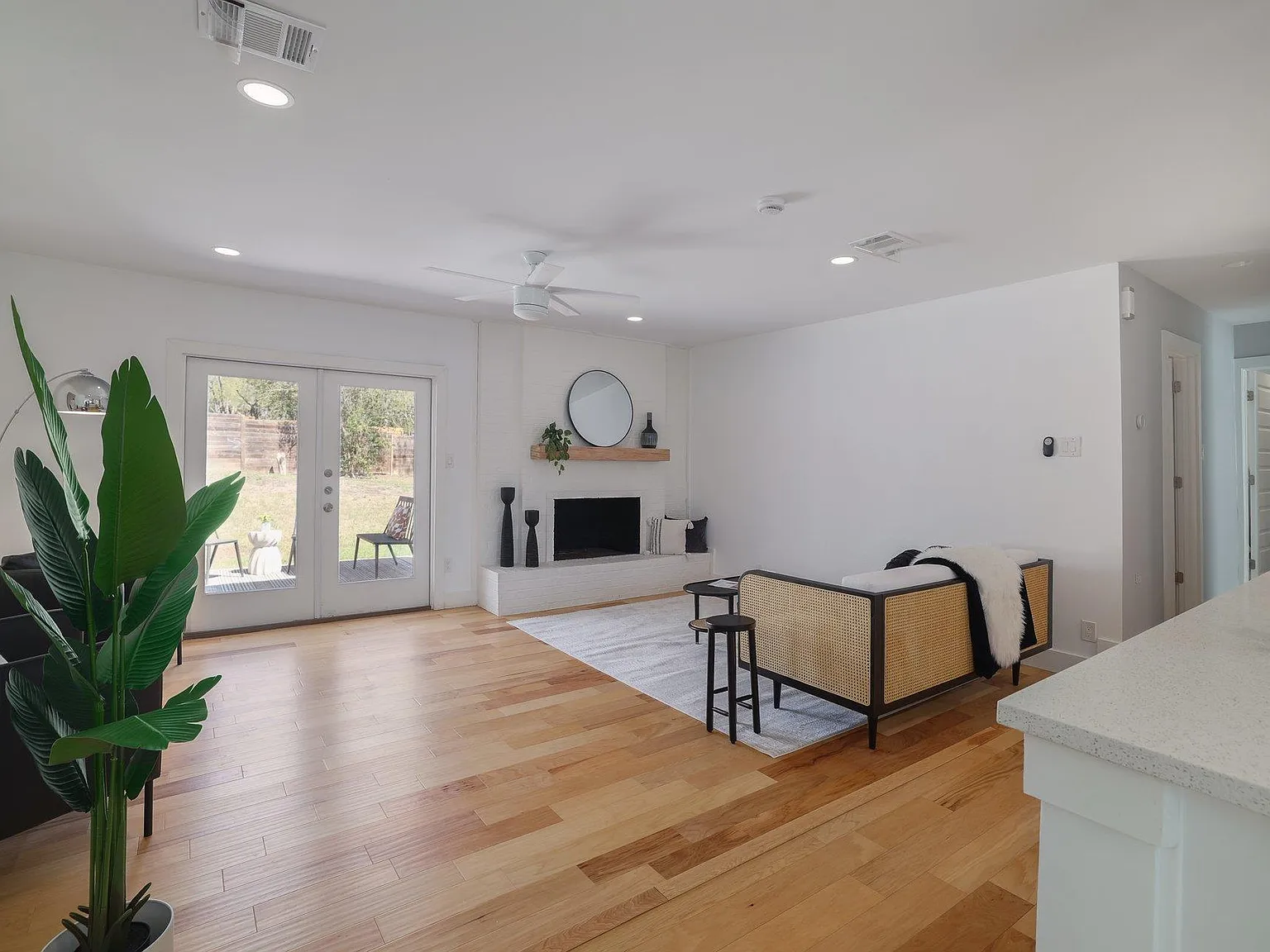 3 bed, 2.0 bath, 1496 sqft, $2,850 — Photo 4