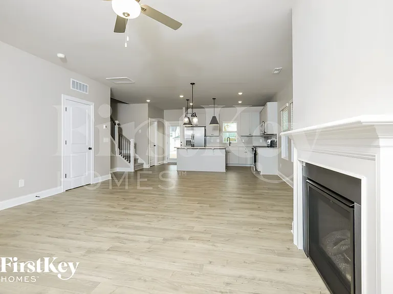 744 Lightrail Dr — Photo 4