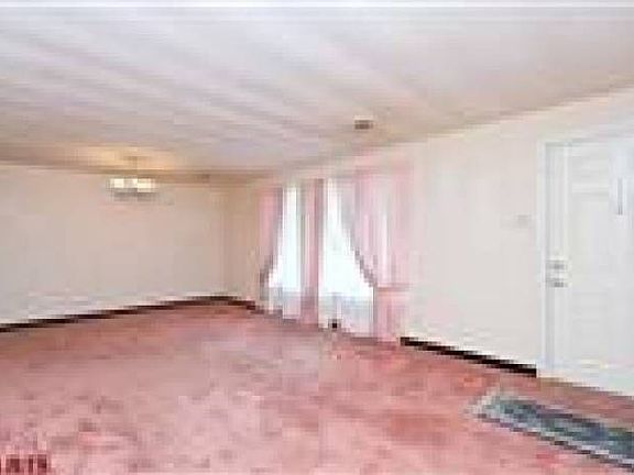2nd image of 9 Hazelwood Ln