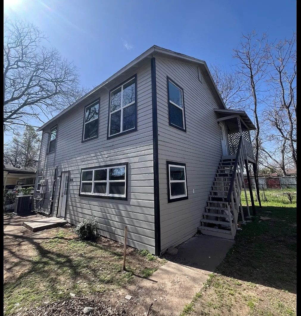 Cleburne 304.5 — Photo 1