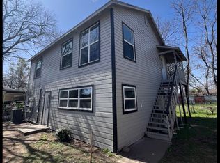 304.5 S Holloway Ave, Cleburne, TX 76033
