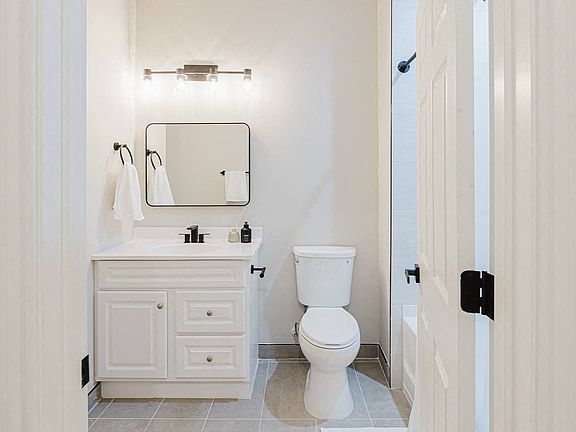 5th image of 900 Wessex Pl #13-210